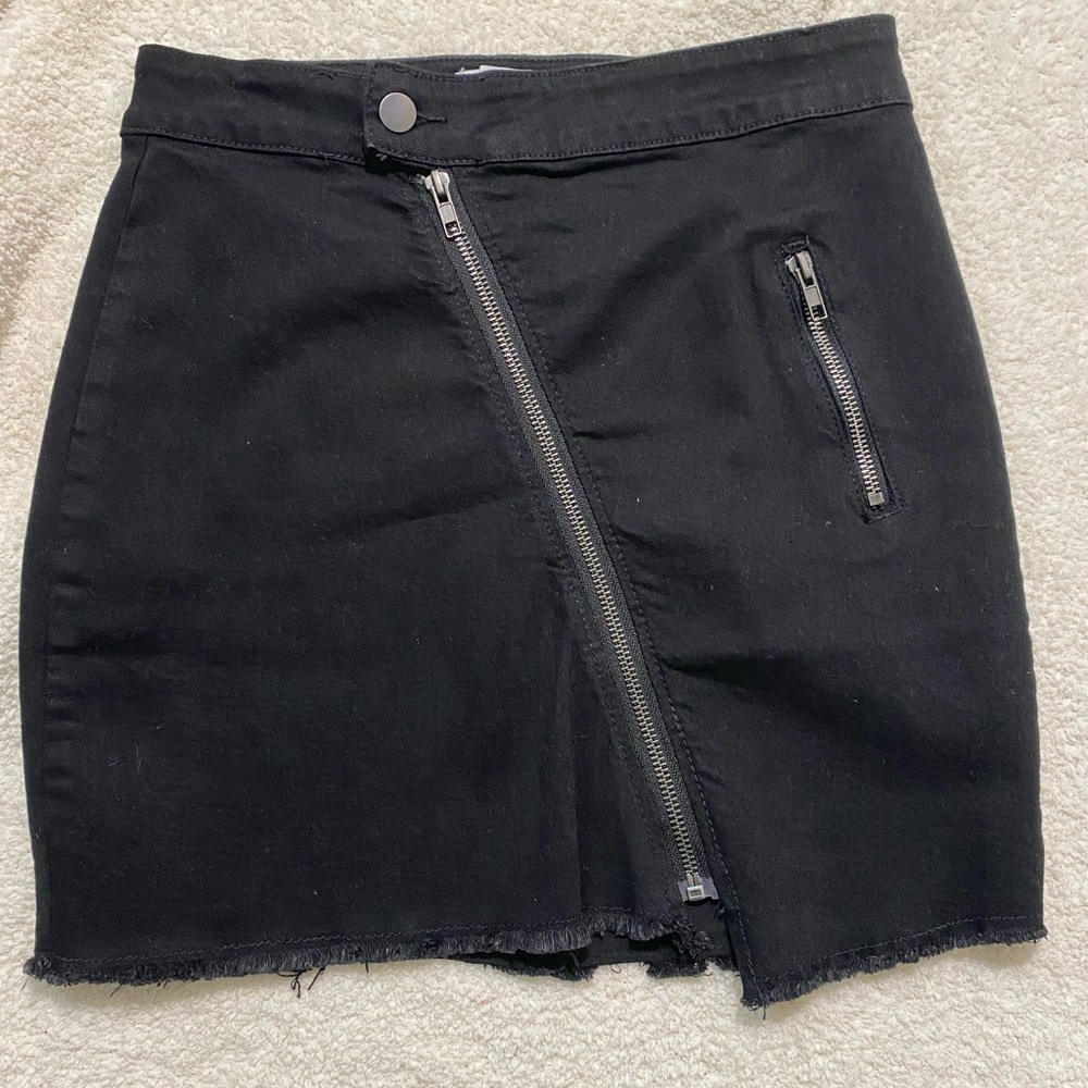 Black mini skirt with silver zipper